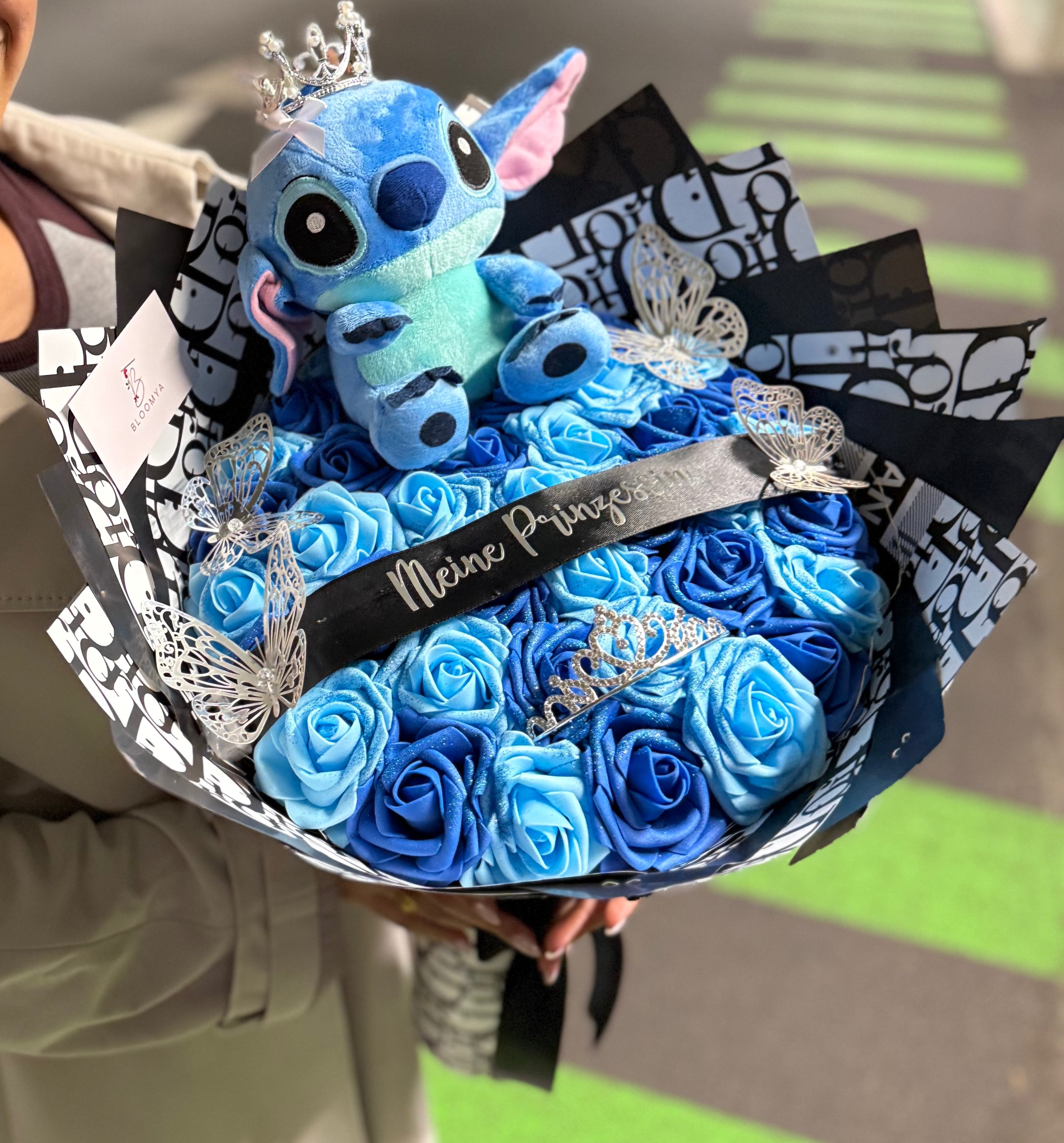 Royal Bloom Bouquet M